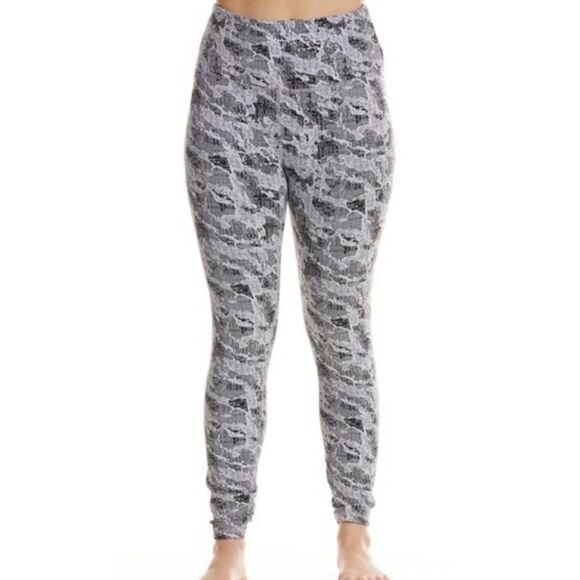 Spyder Active Camo Pixeled Tech Core Fleece Legging
Size XL - Picture 1 of 5